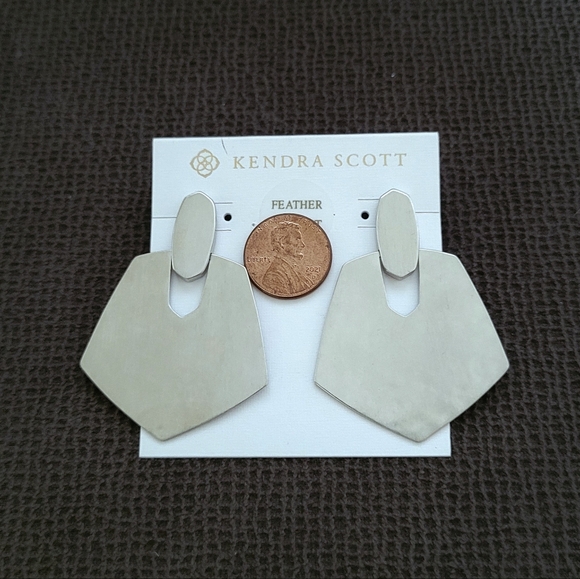 Kendra Scott "Finch" Drop Earrings in Rhodium🤍 - Picture 9 of 16